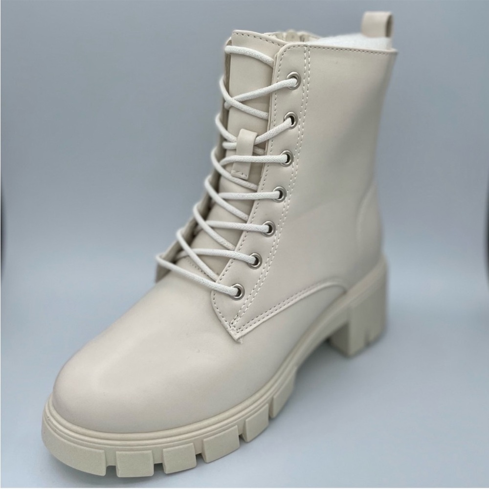 NWT Cream Combat Boots, Lace Up with Chunky Heel - Picture 5 of 7